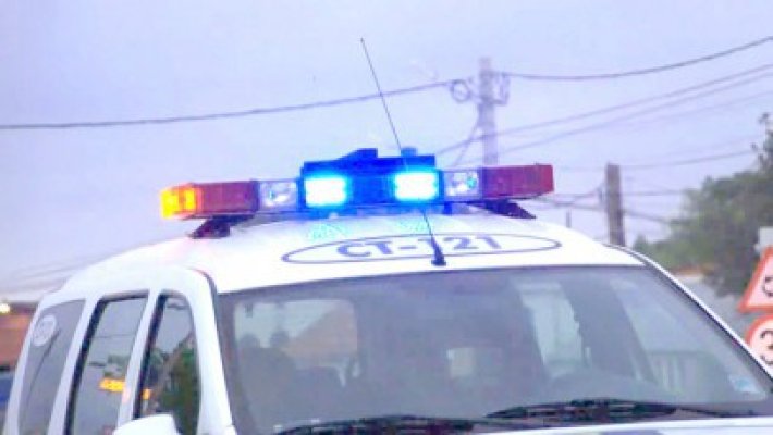 Puşti de 16 ani, lovit de un autoturism în Poarta 6
